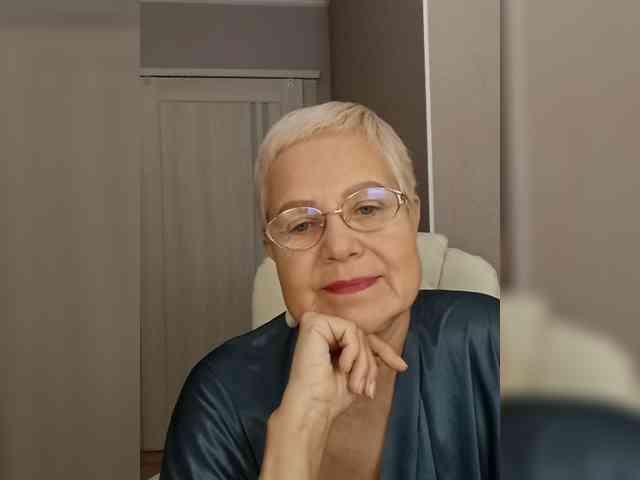 Model: MadamMadam