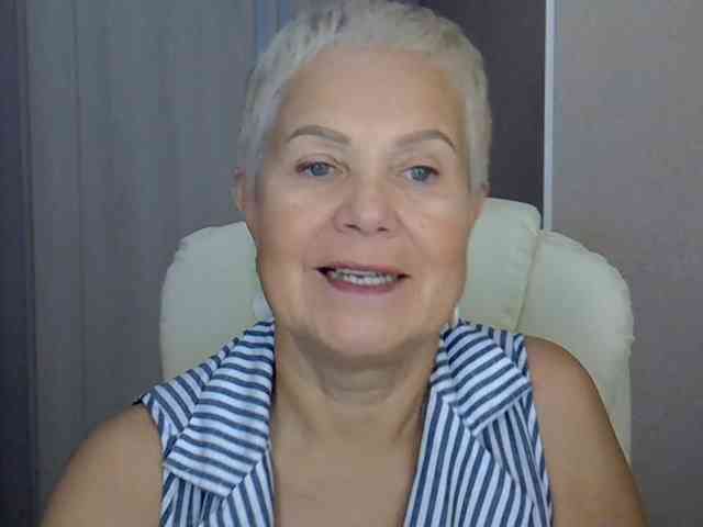 IFannyLove live female cam on bongacams