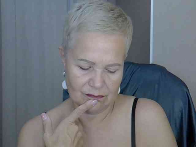 Madammadam's cam show statistics and live stream