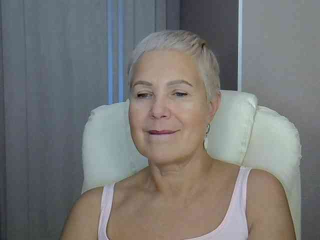 IFannyLove live female cam on bongacams
