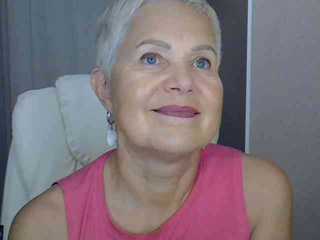 IFannyLove live female cam on bongacams