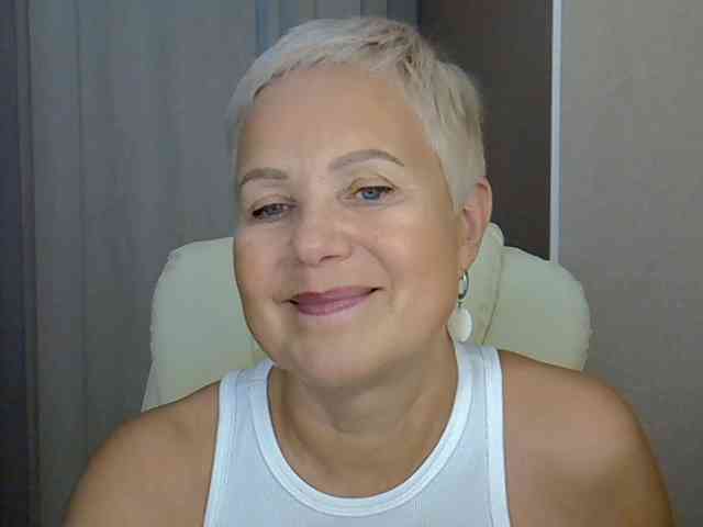 IFannyLove live female cam on bongacams