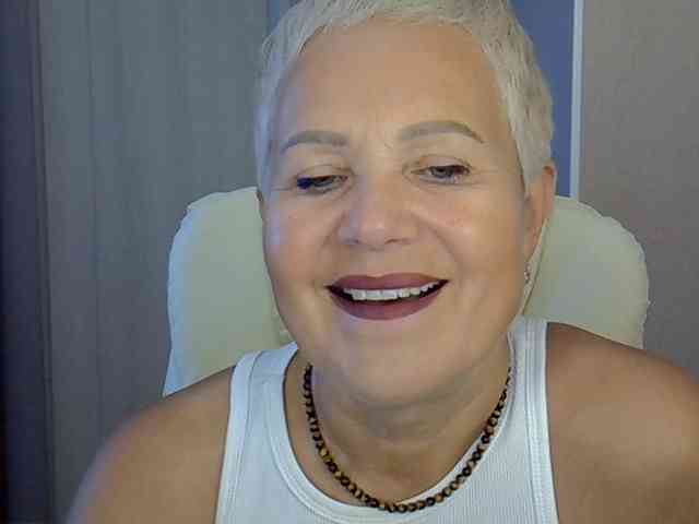 IFannyLove live female cam on bongacams