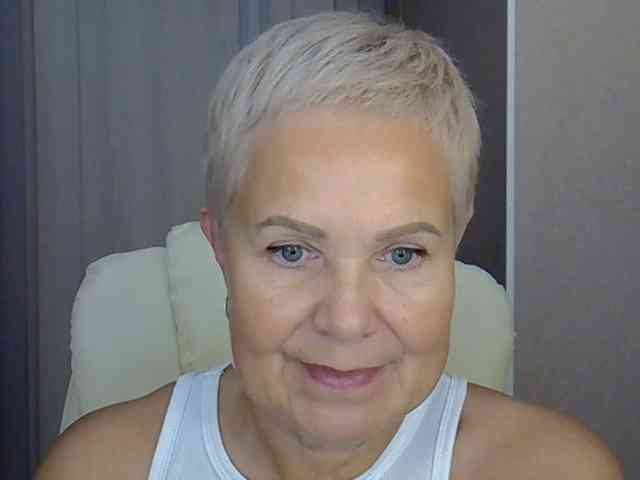 IFannyLove live female cam on bongacams