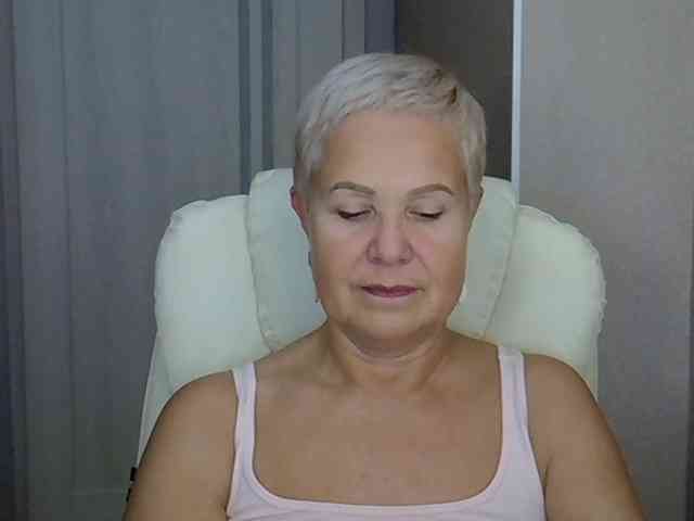 IFannyLove live female cam on bongacams