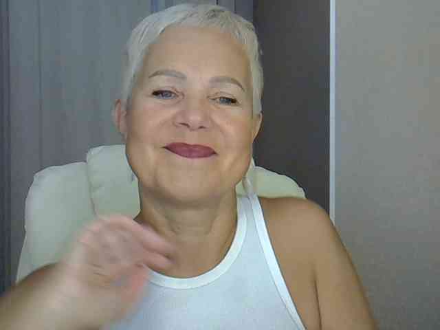 IFannyLove live female cam on bongacams