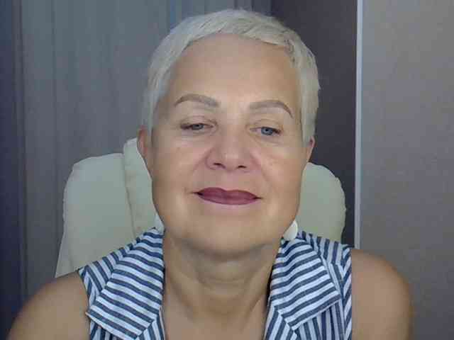 IFannyLove live female cam on bongacams