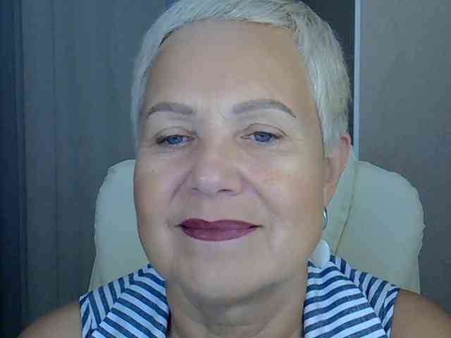 IFannyLove live female cam on bongacams