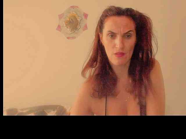 Modelo: hotyyalisson