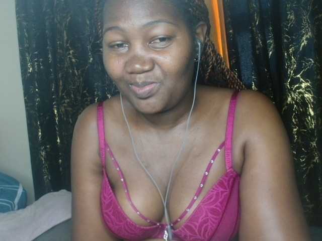 le modèle Sexxy-pretty24 est en webcam porno dans un show sur le site bongacams, il possède les tags suivants: Ebony,Redhead,Trimmed