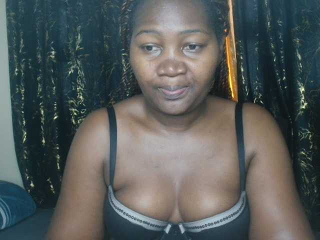 le modèle Sexxy-pretty24 est en webcam porno dans un show sur le site bongacams, il possède les tags suivants: Ebony,Redhead,Trimmed
