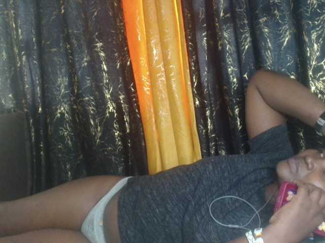 Sexxy-pretty24 live cam on BongaCams