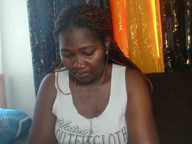 Sexxy-pretty24 webcam