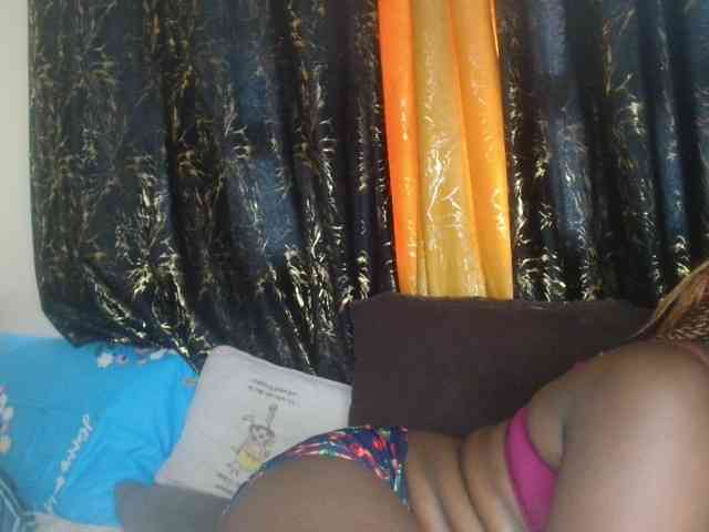 Sexxy-pretty24 webcam