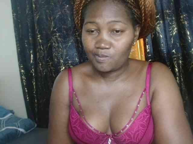 Sexxy-pretty24 webcam