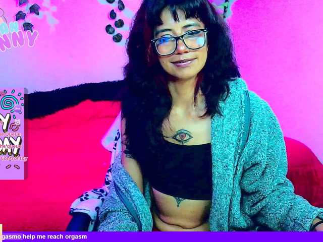 roxanbunny, live now on BongaCams