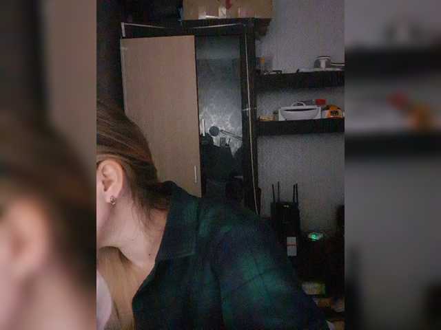 Nushka1939 live cam on BongaCams