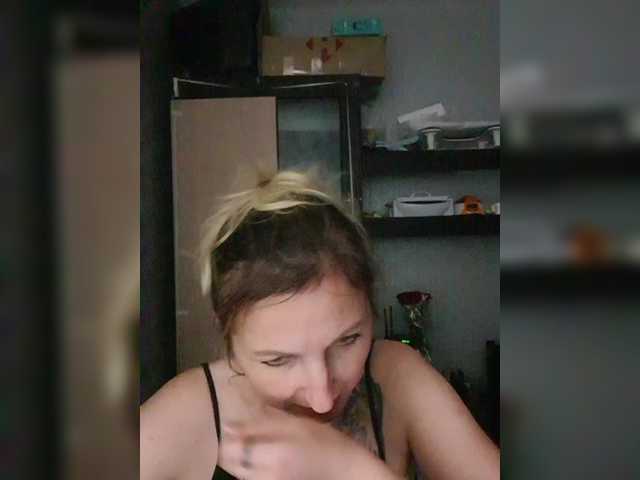 Nushka1939 live cam on BongaCams