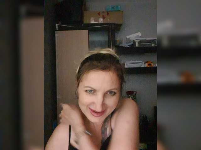 Nushka1939 live cam on BongaCams