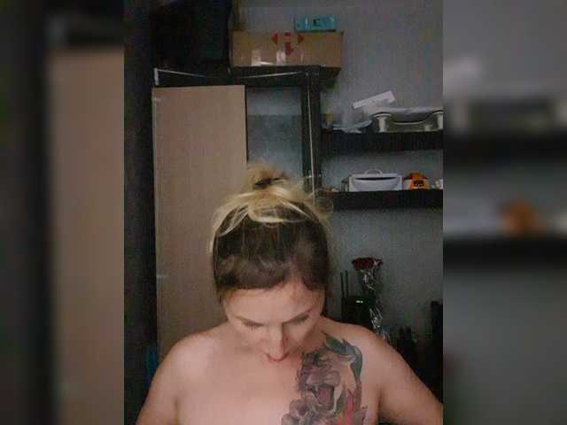 Nushka1939 live cam on BongaCams