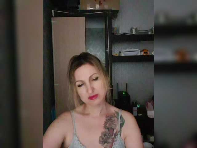 Nushka1939 live cam on BongaCams