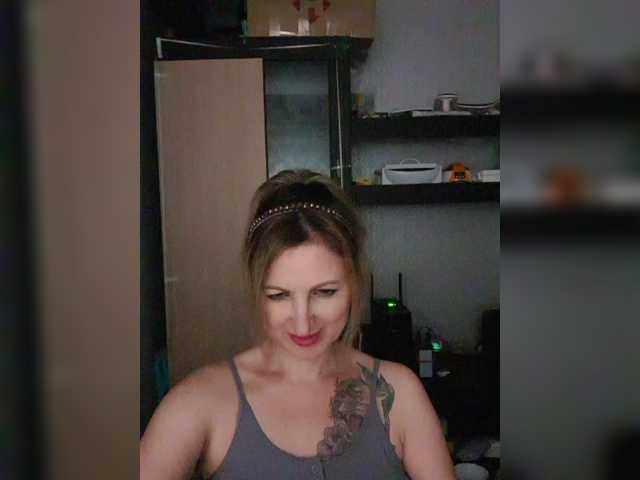 Nushka1939 live cam on BongaCams