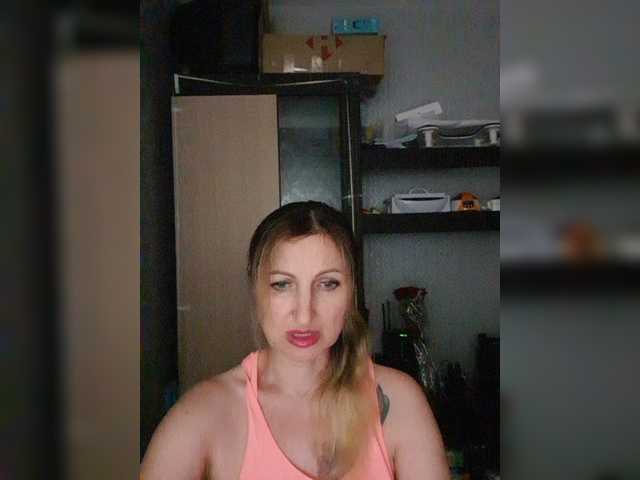 Nushka1939 live cam on BongaCams