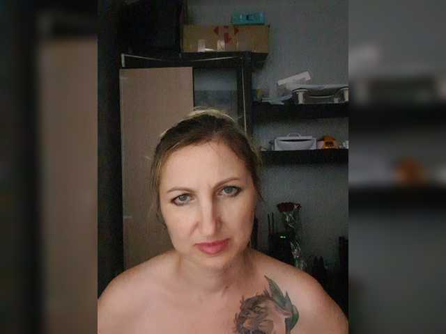 Nushka1939 live cam on BongaCams