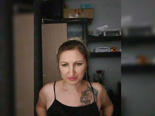 Nushka1939 live cam on BongaCams