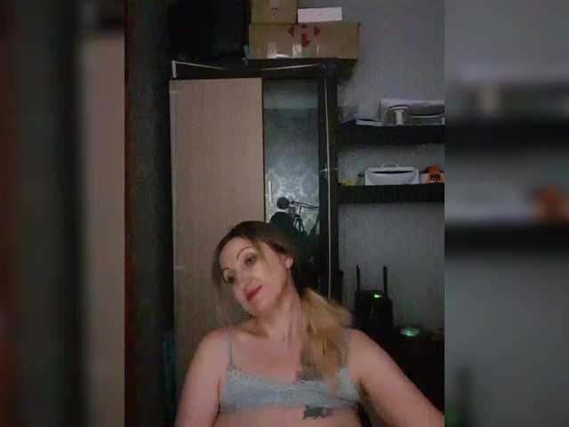 Nushka1939 live cam on BongaCams