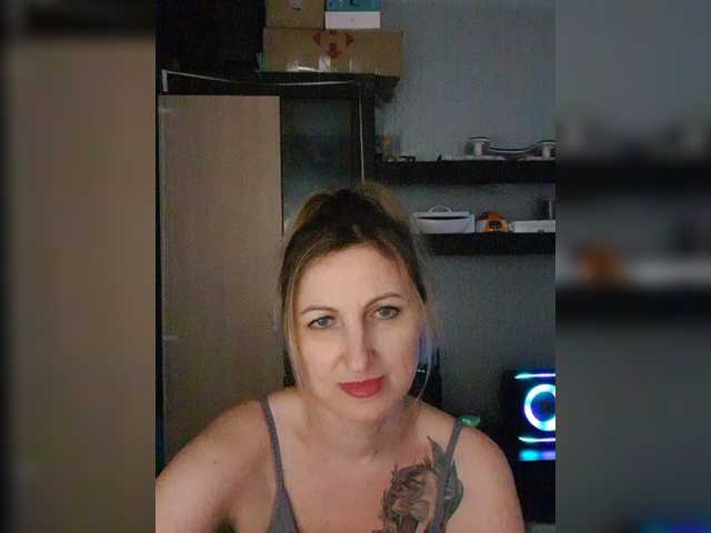 Nushka1939 live cam on BongaCams