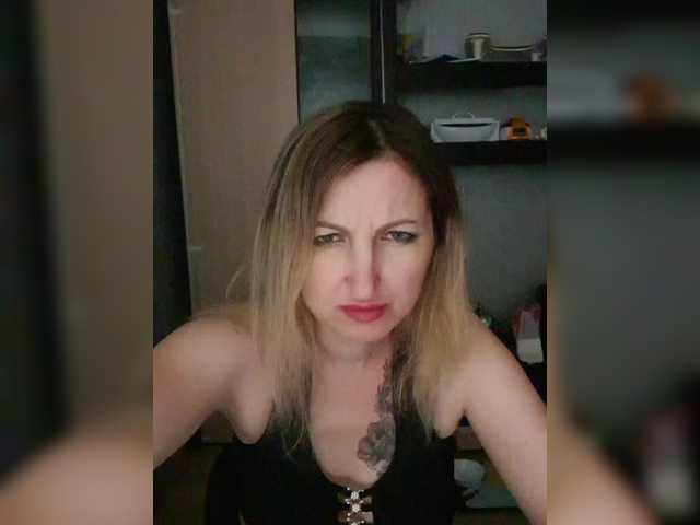 Nushka1939 live cam on BongaCams