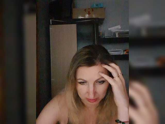 Nushka1939 live cam on BongaCams