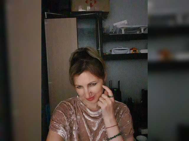 Nushka1939 live cam on BongaCams