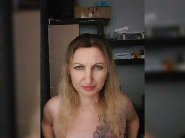 Nushka1939 live cam on BongaCams