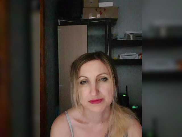 Nushka1939 live cam on BongaCams