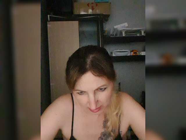 Nushka1939 live cam on BongaCams