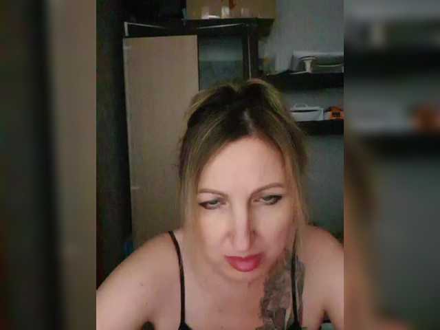 Nushka1939 live cam on BongaCams