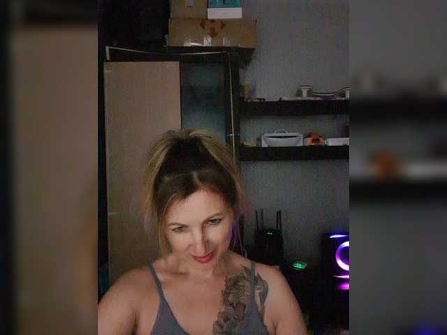 Nushka1939 live cam on BongaCams