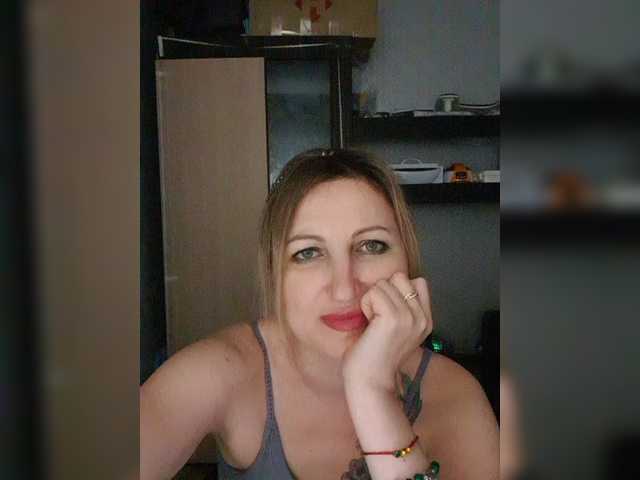 Nushka1939 live cam on BongaCams