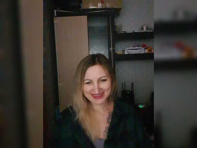 Nushka1939 live cam on BongaCams