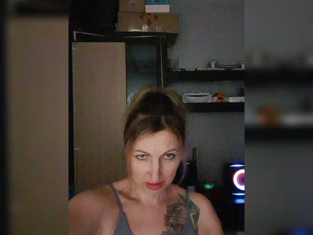 Nushka1939 live cam on BongaCams