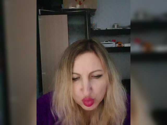 Nushka1939 live cam on BongaCams