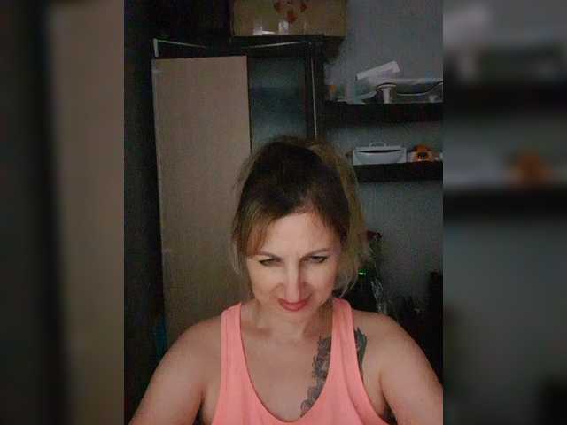 Nushka1939 live cam on BongaCams