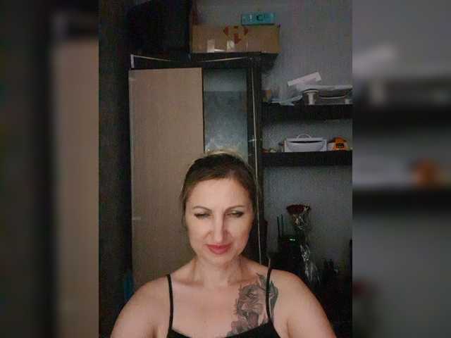 Nushka1939 live cam on BongaCams