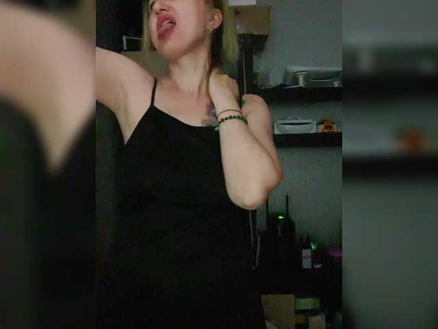 Nushka1939 live cam on BongaCams