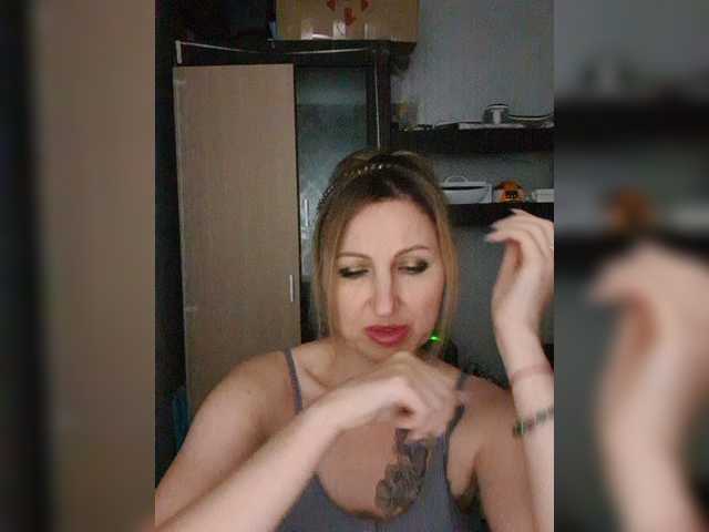 Nushka1939 live cam on BongaCams