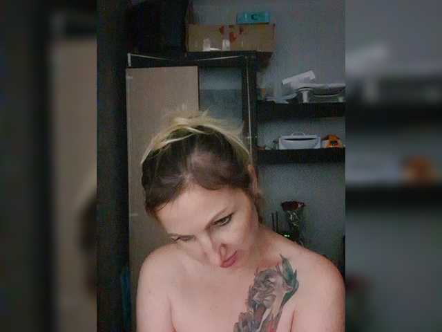 Nushka1939 live cam on BongaCams