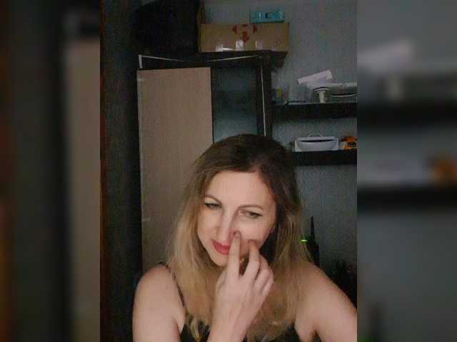 Nushka1939 live cam on BongaCams