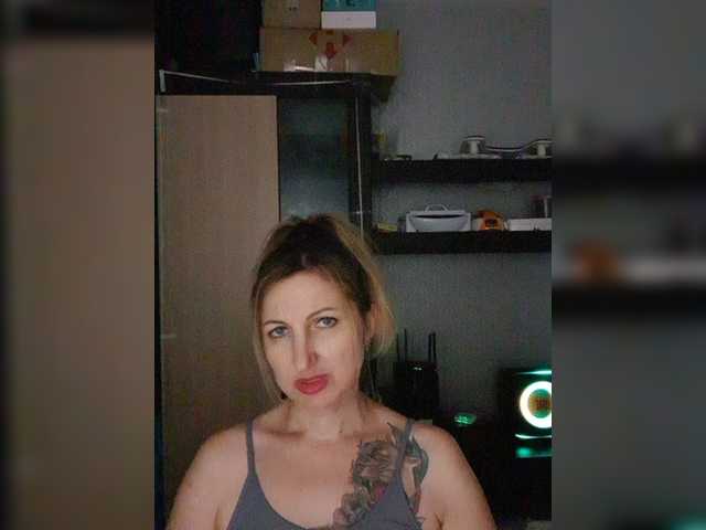 Nushka1939 live cam on BongaCams